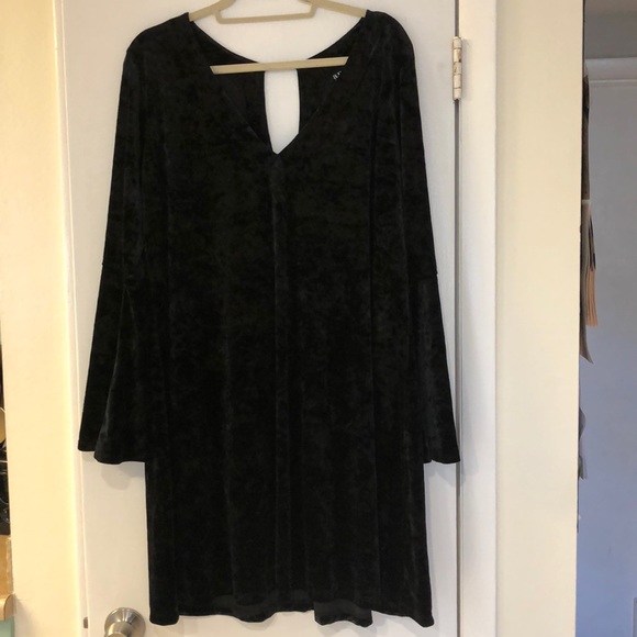 a.n.a Dresses & Skirts - a.n.a Bell Sleeve Velvet Dress